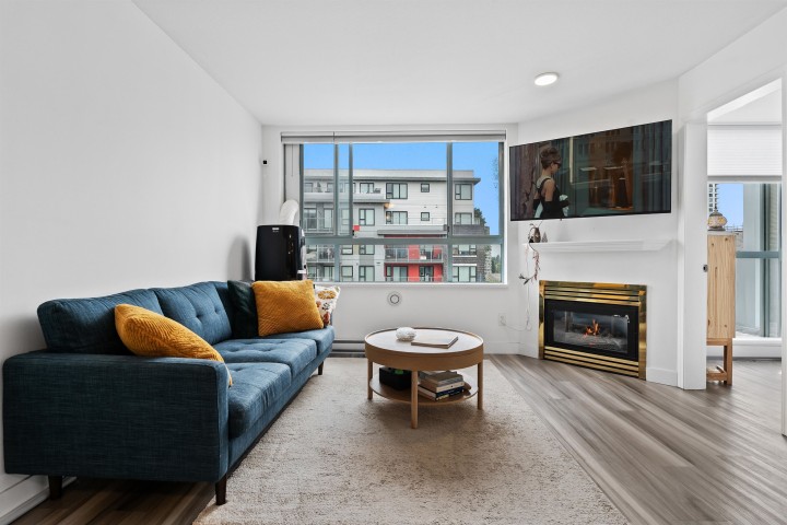 Photo 4 at 302 - 5818 Lincoln Street, Killarney VE, Vancouver East
