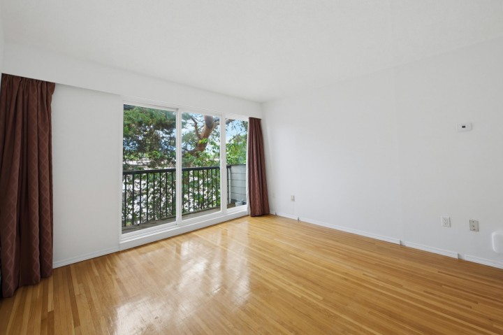 Photo 6 at 301 - 2125 W 2nd Avenue, Kitsilano, Vancouver West