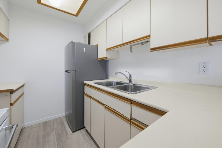 Photo 12 at 301 - 2125 W 2nd Avenue, Kitsilano, Vancouver West