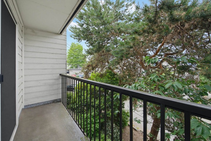 Photo 22 at 301 - 2125 W 2nd Avenue, Kitsilano, Vancouver West