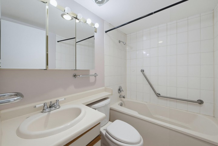 Photo 14 at 301 - 2125 W 2nd Avenue, Kitsilano, Vancouver West