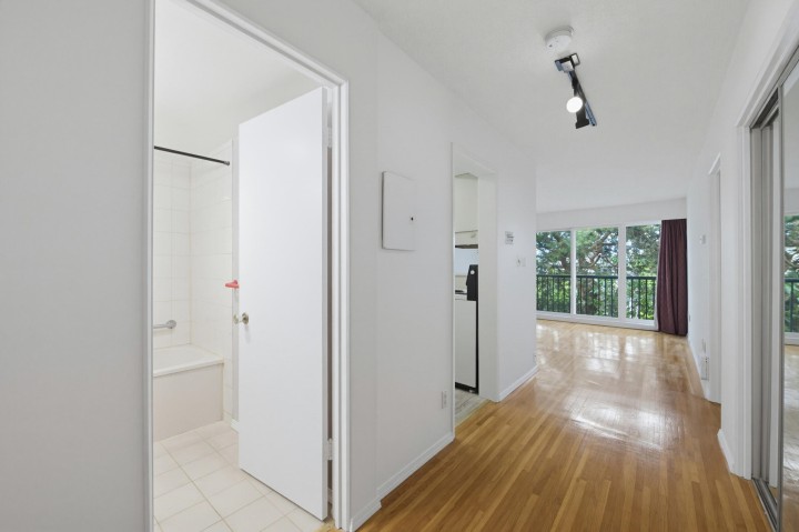 Photo 15 at 301 - 2125 W 2nd Avenue, Kitsilano, Vancouver West