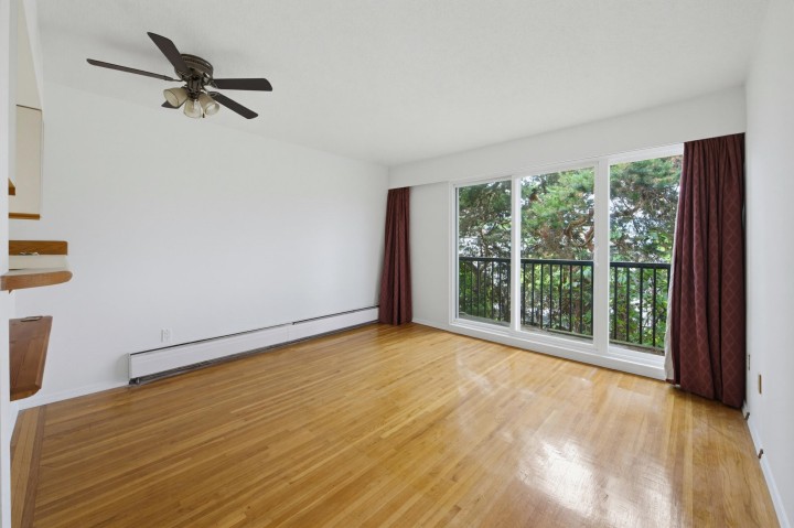 Photo 8 at 301 - 2125 W 2nd Avenue, Kitsilano, Vancouver West
