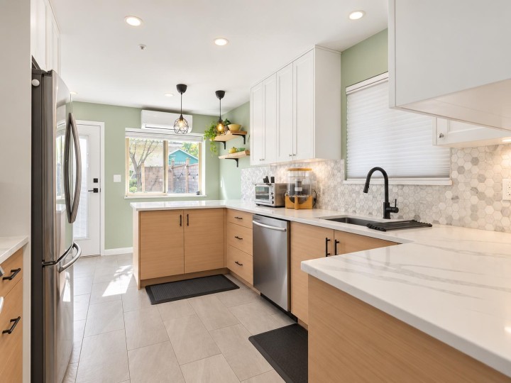 Photo 3 at 2803 St. Catherines Street, Mount Pleasant VE, Vancouver East