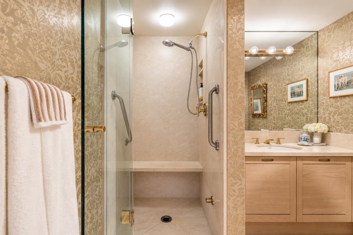 Photo 28 at 102 - 2274 Folkestone Way, Panorama Village, West Vancouver