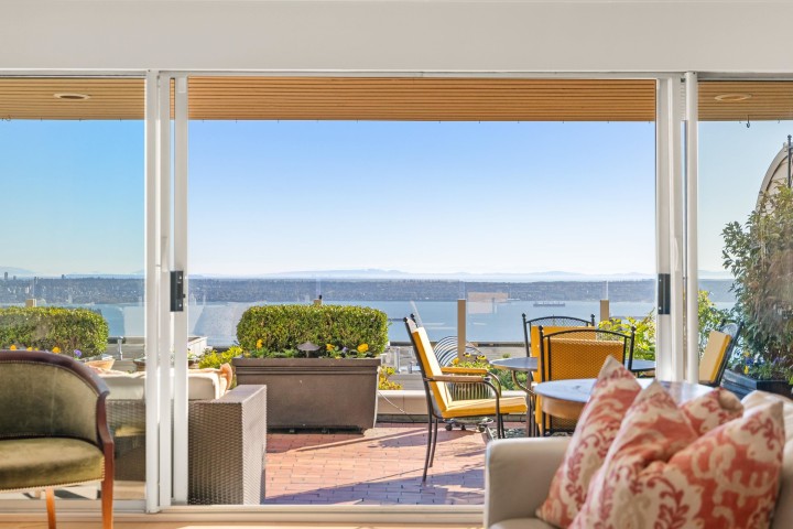 Photo 9 at 102 - 2274 Folkestone Way, Panorama Village, West Vancouver