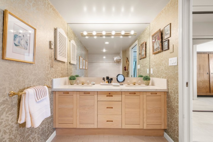 Photo 24 at 102 - 2274 Folkestone Way, Panorama Village, West Vancouver