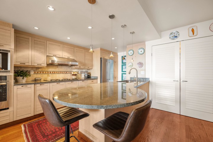 Photo 18 at 102 - 2274 Folkestone Way, Panorama Village, West Vancouver