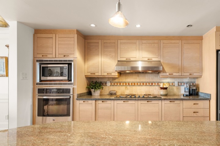 Photo 15 at 102 - 2274 Folkestone Way, Panorama Village, West Vancouver