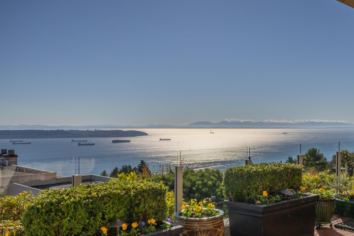 Photo 35 at 102 - 2274 Folkestone Way, Panorama Village, West Vancouver