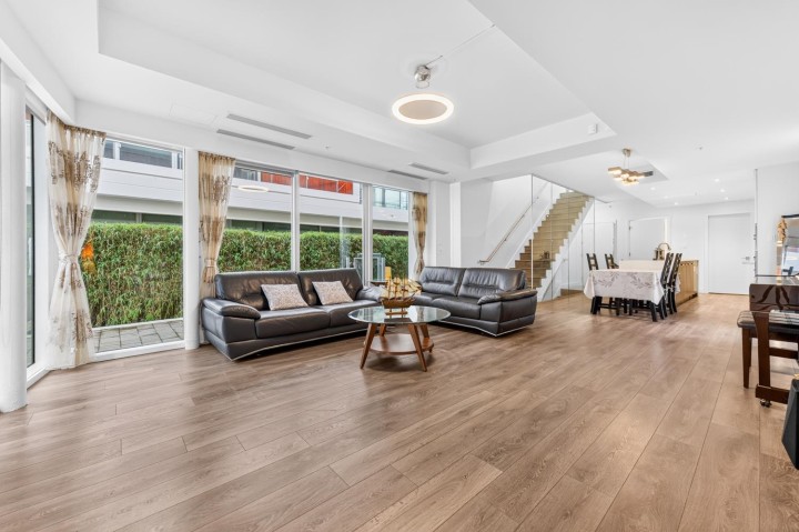 Photo 2 at 759 W 41st Avenue, Cambie, Vancouver West