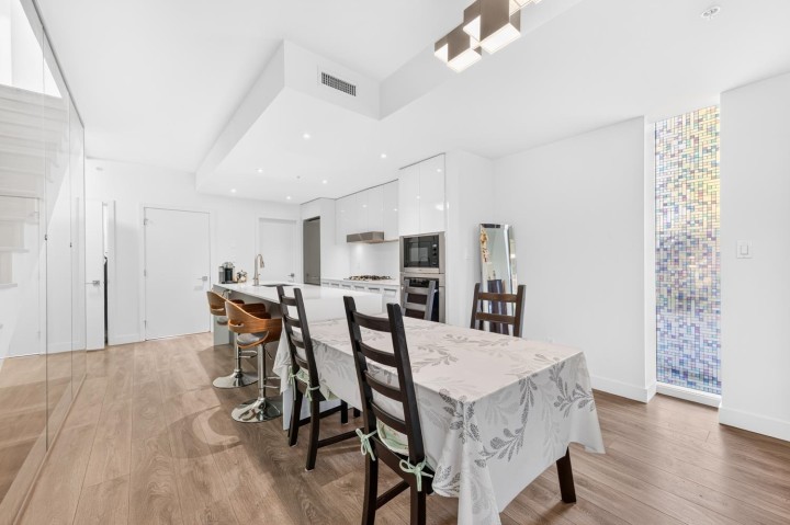 Photo 10 at 759 W 41st Avenue, Cambie, Vancouver West