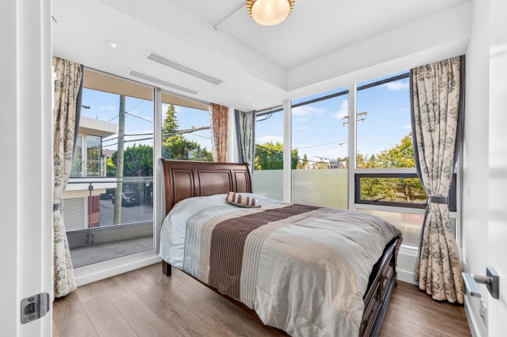 Photo 14 at 759 W 41st Avenue, Cambie, Vancouver West