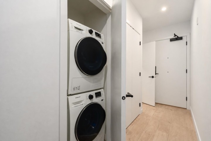 Photo 16 at 212 - 2520 Guelph Street, Mount Pleasant VE, Vancouver East
