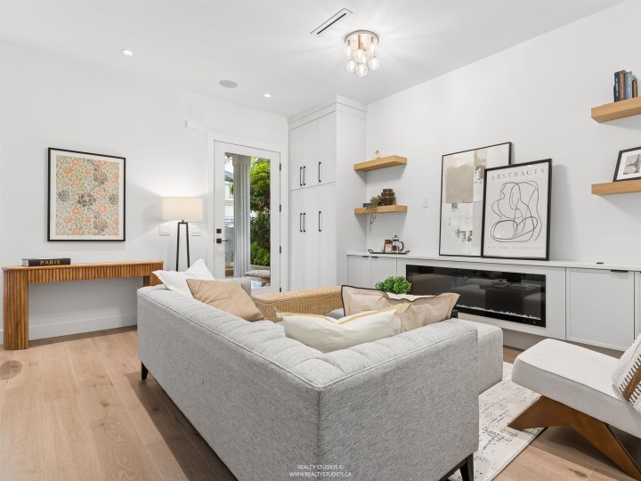 Photo 3 at 1 - 878 E 37th Avenue, Fraser VE, Vancouver East