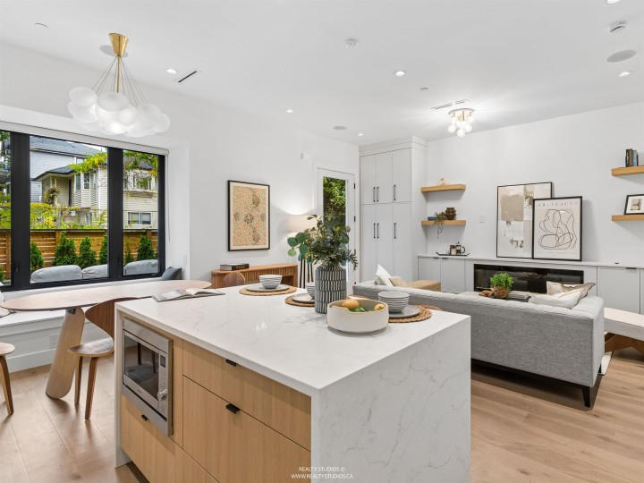 Photo 11 at 1 - 878 E 37th Avenue, Fraser VE, Vancouver East