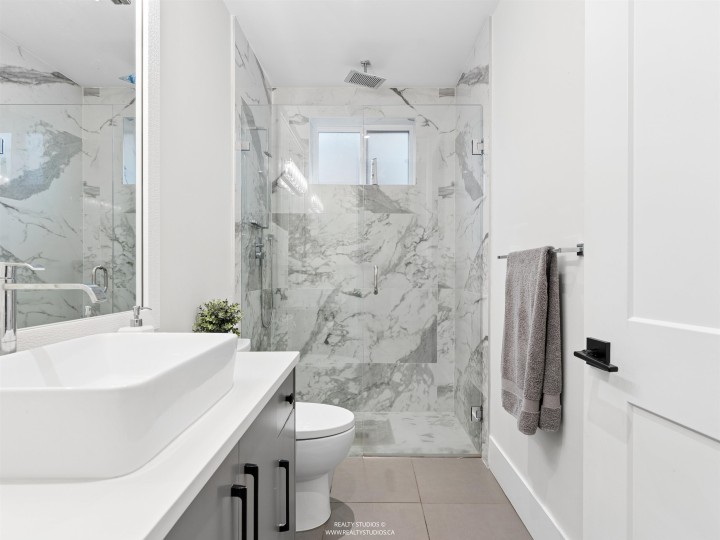 Photo 12 at 797 E 18th Avenue, Fraser VE, Vancouver East