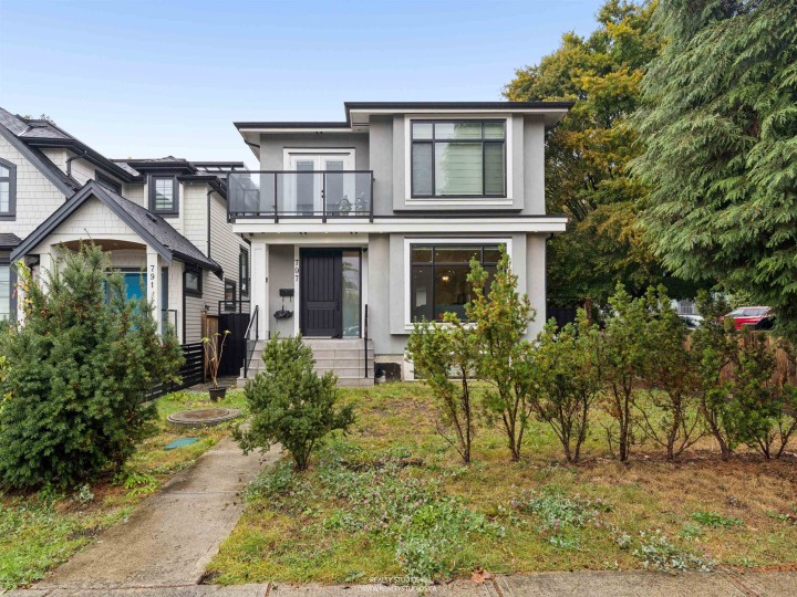 Photo 1 at 797 E 18th Avenue, Fraser VE, Vancouver East