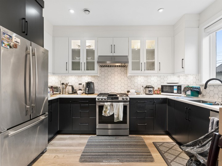 Photo 11 at 797 E 18th Avenue, Fraser VE, Vancouver East