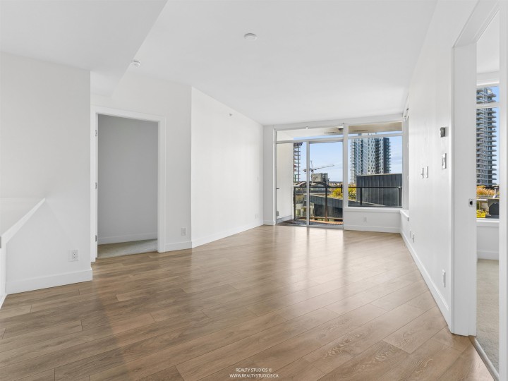 Photo 6 at 701 - 3557 Sawmill Crescent, South Marine, Vancouver East