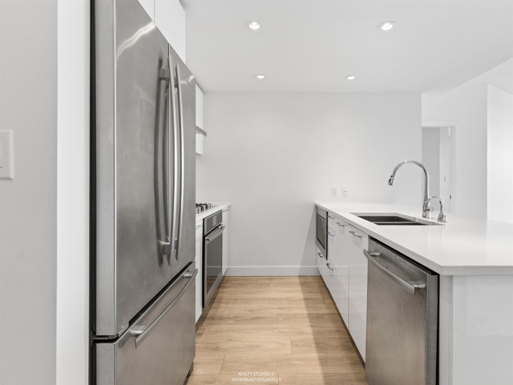 Photo 4 at 701 - 3557 Sawmill Crescent, South Marine, Vancouver East