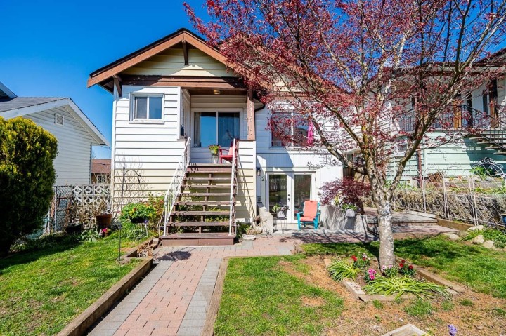 Photo 1 at 3415 Dundas Street, Hastings Sunrise, Vancouver East