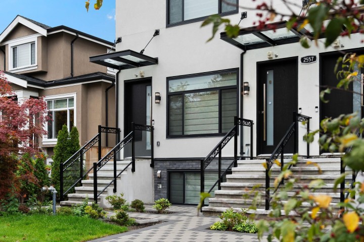Photo 2 at 1 - 2557 W King Edward Avenue, Arbutus, Vancouver West