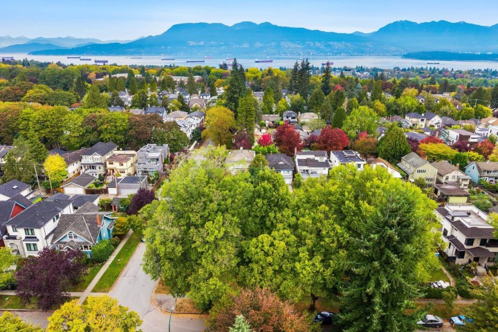 Photo 13 at 3883 W 20th Avenue, Dunbar, Vancouver West