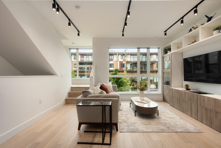 Photo 1 at 3984 Dumfries Street, Knight, Vancouver East