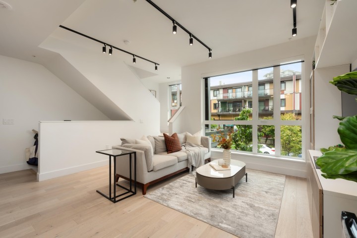 Photo 10 at 3984 Dumfries Street, Knight, Vancouver East