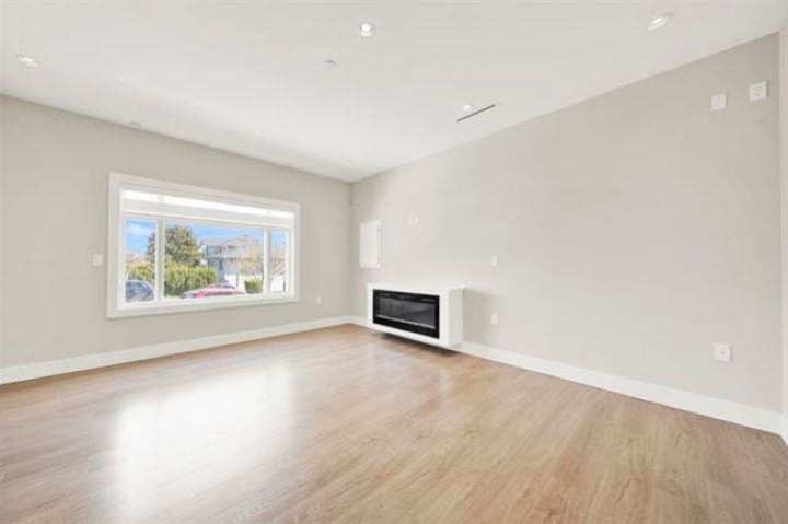 Photo 5 at 3128 Kings Avenue, Collingwood VE, Vancouver East