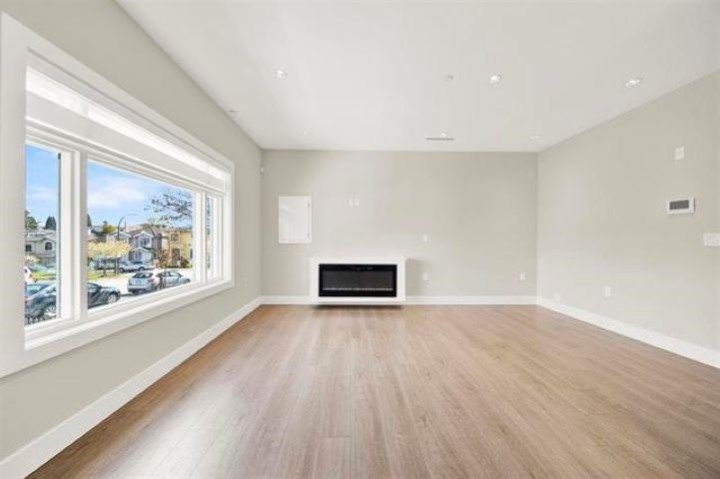 Photo 4 at 3128 Kings Avenue, Collingwood VE, Vancouver East