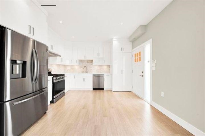 Photo 8 at 3128 Kings Avenue, Collingwood VE, Vancouver East