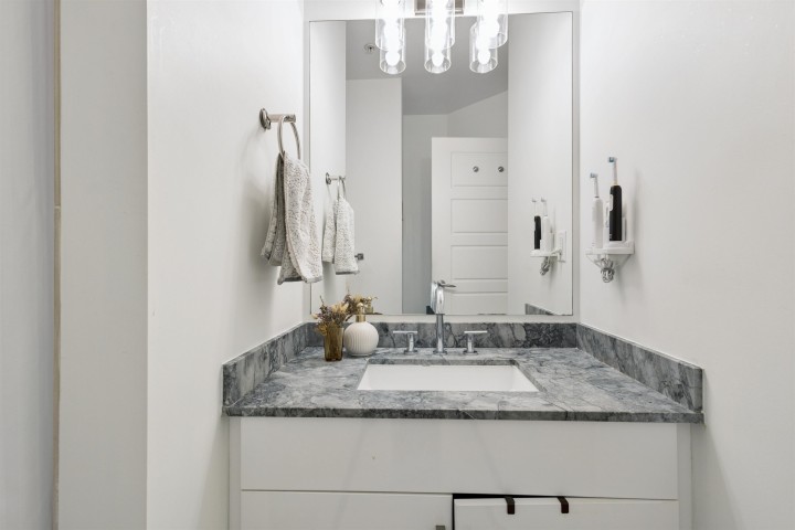 Photo 13 at 881 Salsbury Drive, Hastings, Vancouver East