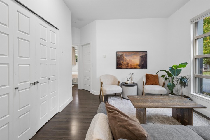 Photo 3 at 881 Salsbury Drive, Hastings, Vancouver East