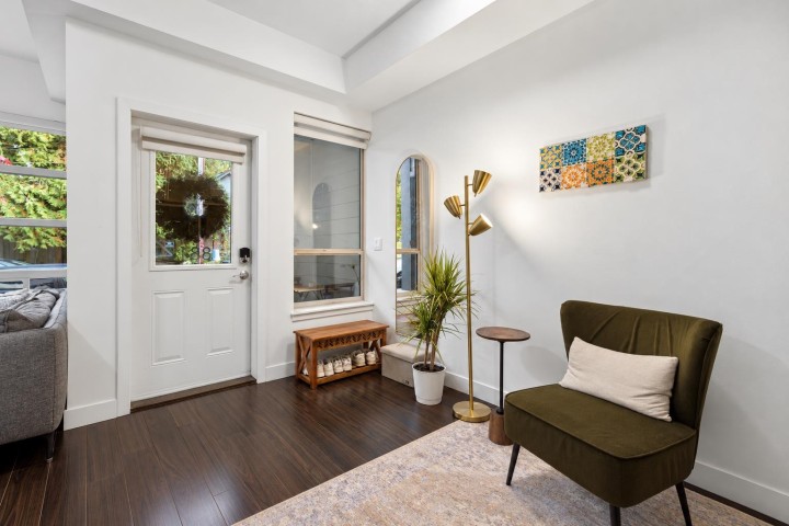 Photo 5 at 881 Salsbury Drive, Hastings, Vancouver East