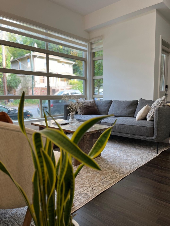 Photo 4 at 881 Salsbury Drive, Hastings, Vancouver East