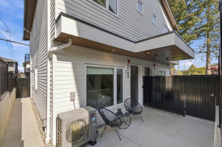 Photo 2 at 1 - 3183 Graveley Street, Renfrew VE, Vancouver East