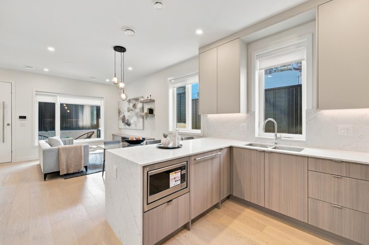 Photo 13 at 1 - 3183 Graveley Street, Renfrew VE, Vancouver East