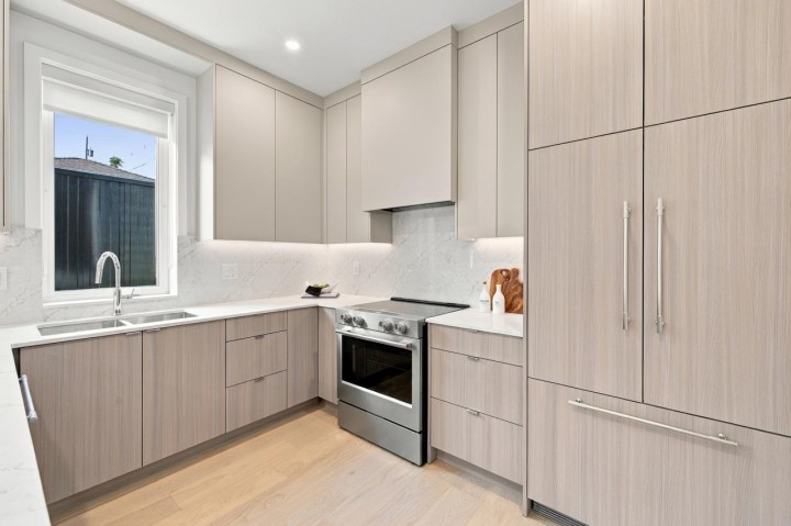 Photo 12 at 1 - 3183 Graveley Street, Renfrew VE, Vancouver East