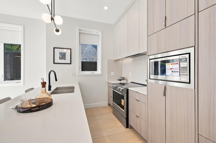Photo 16 at 1 - 3185 Graveley Street, Renfrew VE, Vancouver East