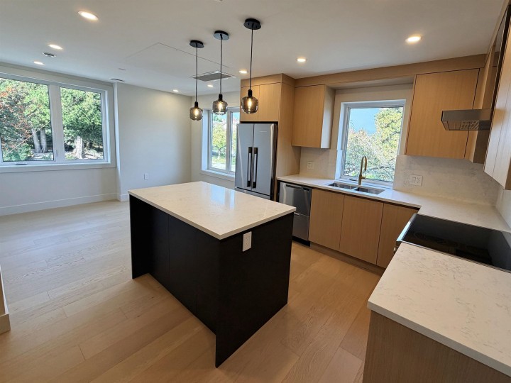 Photo 3 at 1402 E 18th Avenue, Knight, Vancouver East