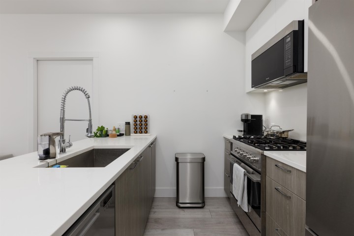 Photo 7 at 204 - 979 E 19th Avenue, Fraser VE, Vancouver East