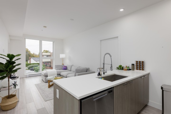 Photo 8 at 204 - 979 E 19th Avenue, Fraser VE, Vancouver East