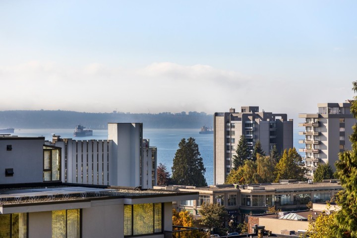 Photo 2 at 703 - 1737 Duchess Avenue, Ambleside, West Vancouver