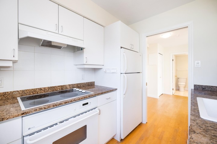 Photo 13 at 703 - 1737 Duchess Avenue, Ambleside, West Vancouver