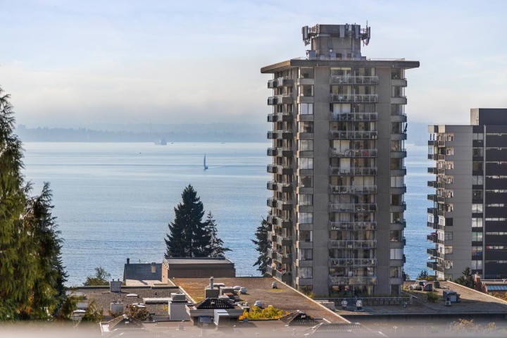 Photo 1 at 703 - 1737 Duchess Avenue, Ambleside, West Vancouver