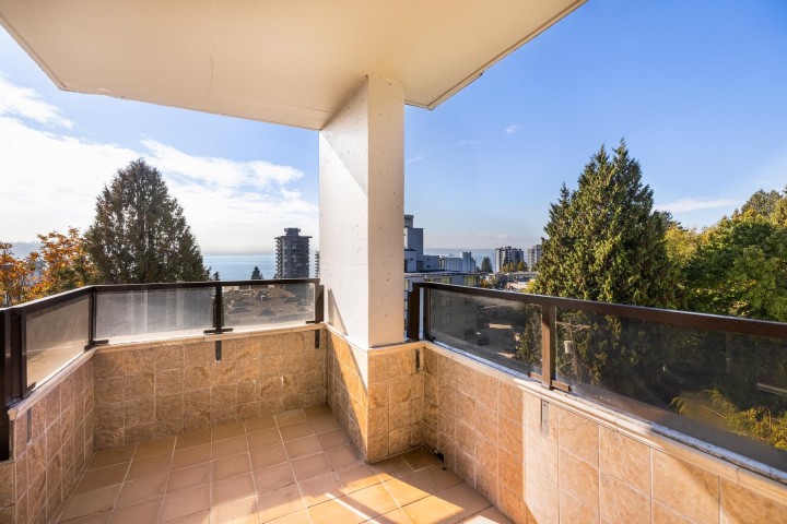 Photo 20 at 703 - 1737 Duchess Avenue, Ambleside, West Vancouver