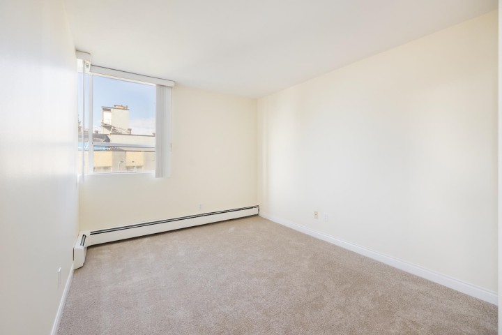 Photo 18 at 703 - 1737 Duchess Avenue, Ambleside, West Vancouver