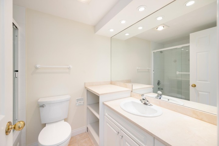 Photo 19 at 703 - 1737 Duchess Avenue, Ambleside, West Vancouver